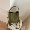 Nova Bolsa Feminina de Verão 2026 Grande Capacidade Cor Sólida Bolsa de Ombro Nicho Simples Padrão Trançado Bolsa Saco de Ombro para Mulheres