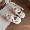 Sapatos casuais Mary Jane para meninas, nova coleção primavera 2026, sapatilhas confortáveis de sola macia e bico fino, sapatos infantis para meninas pequenas