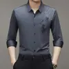 Camisa de Manga Larga Casual Estilo Papá para Hombre, Primavera y Otoño 2025, Cuello de Solapa, Delgada, Moderna, Corte Holgado, Camisa para Hombre de Mediana Edad