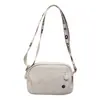 Bolsa pequena casual para mulheres, novo estilo 2026, bolsa transversal leve, bolsa de ombro, bolsa para celular, versátil para o dia a dia, feita de tecido de nylon