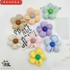 Nuevo Tela Impermeable DIY Bordado de Flor Cinco Pétalos Accesorios para el Cabello Accesorios Rellenos de Algodón Accesorios para Ropa Broche Colgante Lindo