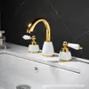 Grifo para Lavabo Europeo de Doble Manija Tipo Split de Tres Agujeros, Juego de Tres Piezas para Lavabo Cerámico Caliente y Frío