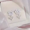 Brincos de rosa com diamantes cintilantes, luxo leve, alta qualidade, requintados, design de nicho, elegantes, versáteis para o uso diário