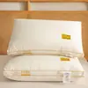 Almohada de proteína de soja, diseñada para soportar la columna cervical y promover un mejor sueño para adultos. Incluye un par de fundas de almohada adecuadas para dormitorios de estudiantes y uso doméstico, y está diseñado para hombres.