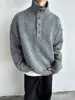Diseño de cuello reversible estilo coreano, suéter grueso y pesado para hombre, ajuste simple y holgado con decoración de botones, tejido base elegante