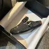 Zapatos tipo Birkenstock cómodos sin cordones de suela plana transfronterizos, nuevo modelo verano y otoño 2026, mules cerrados adornados con pedrería para que las mujeres los usen en exteriores