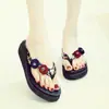 2025 Verano Caliente Nuevas Chanclas de Playa para Mujer Chanclas Versátiles con Estilo Populares para Chicas Arena Pedido Grande