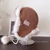 Chapéu de Pelúcia Estilo Coreano com Letras Patch Moda Lei Feng para Mulheres, Chapéu Pulôver de Inverno Espesso Quente com Proteção para Orelhas para Ciclismo e Deslocamento