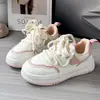 Zapatillas blancas de suela gruesa versátiles para niños y mujeres 2025 verano nuevo malla transpirable zapatillas de plataforma deportivas casuales