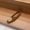 Mocasines de moda con punta cuadrada, aumento interno de altura y efecto adelgazante, decoración metálica, nuevos zapatos planos sin cordones otoño 2026