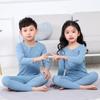 En stock Ropa interior térmica para niños color sólido cuello redondo traje infantil de terciopelo Shu Conjunto de ropa para el hogar sin costuras para estudiantes de primaria niños y niñas