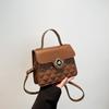 Bolsa pequena da moda para viajante Bolsa feminina 2024 Nova bolsa de mão estilosa e elegante de texel Bolsa transversal de ombro único