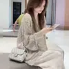 Moda Preguiçosa Estilo Coreano Novo Estilo, Cardigã Tricotado Cinza Vazado Deslumbrante e Único para Mulheres, Estilo Fino para Primavera e Verão