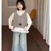 Traje de Primavera Estilo Coreano para Niña 2025 Ropa Base Estilo Mori para Niños Conjunto de Tres Piezas: Camiseta de Encaje para Niña Chaleco Pantalones