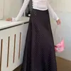 Saia Midi Longa de Cetim com Bolinhas Estilo Francês para Mulheres, Lançamento Primavera/Verão 2025 Cintura Alta Modeladora Acetato Caimento Cauda de Peixe