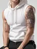 2026 Camiseta sin mangas de verano para hombre transfronteriza, chaleco deportivo con capucha para entrenamiento físico, top versátil de color liso para el día a día