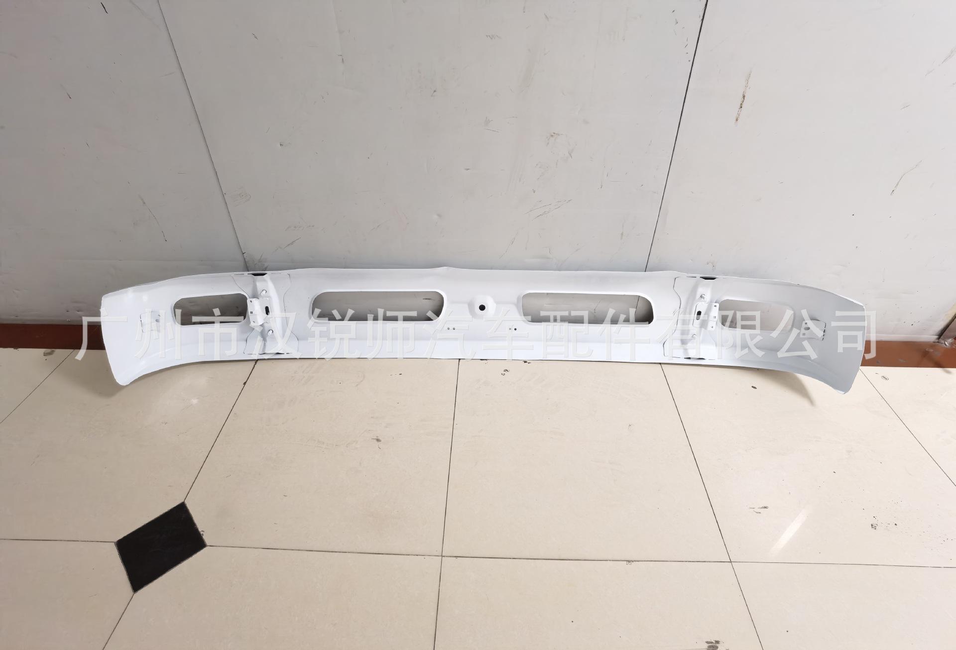 canter 前保险杠带雾灯孔_4.jpg