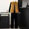 Traje de Outono da Mãe: Traje de Veludo Dourado Estilo Novo 2026 para Mulheres de Meia-Idade e Idosas, Elegante e Sofisticado Conjunto de Três Peças com Colete Estilo Nacional para Mulheres