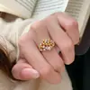 Como uma Borboleta na Natureza, Anel Vintage com um Estilo Fashionável Old Money, Anel Dourado com um Toque de Luxo Leve e High-End, Anel Aberto