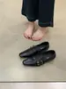 Zapatos de Cuero Slip-On de Tacón Bajo Cuadrado Estilo Retro First Encounter Temporada Otoño 2026 Mocasines Estilo Francés y Británico