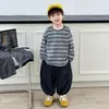 Conjunto de Roupa de Outono para Meninos 2026 Novo Estilo Coreano Roupas Infantis Descoladas e Modernas Conjunto de Três Peças Colete Infantil Primavera e Outono