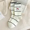 Calcetines lindos de encaje a rayas para mujer, calcetines hasta media pantorrilla, calcetines de algodón de moda, calcetines largos de otoño de estudiante de dibujos animados japoneses de primavera y otoño