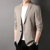Traje Fino Sin Costuras para Hombre Nuevo Primavera y Otoño Capa Única Casual Europeo Occidental y Americano Traje Pequeño Ajuste Delgado Chaqueta Occidental de Moda