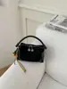 Bolso de mano de alta gama de moda transfronteriza para mujer, bolso cuadrado pequeño retro casual nuevo, versátil para el trabajo, bolso de hombro y bandolera
