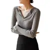Suéter de punto gris estilo francés con cuello en V para mujer, colección de otoño, elegante y de corte ajustado, perfecto como capa interior o capa base, top de cuello bajo