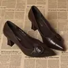 Otoño 2026 Nuevo Estilo Europeo y Americano Hebilla Cuadrada Temperamento Versátil Moda Adelgazante Tacón Alto Stiletto Punta Fina Punta Cerrada Zapatos de Salón para Mujer