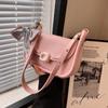 Bolsas Pequenas Femininas da Moda Este Ano 2026 Novo Estilo Bolsa de Ombro Transversal de Alta Qualidade Bolsa Quadrada Pequena Versátil para o Verão Mais Vendida