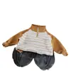 Conjunto Informal Estilo Coreano para Niños de Uno a Cinco Años 2026 Nuevas Llegadas para Niños Otoño Manga Larga Cuello Alto Rayado Conjunto de Dos Piezas Moderno