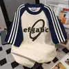 Camiseta de Manga Curta Estilo Coreano High Street Estampa de Letras Graffiti Listras Triplas Verão Nova Casual Solta Estilo Casal Top
