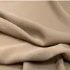 Tejido de poliéster, suave al tacto, adecuado para faldas cortas, blazers y pantalones casuales. Tejido texturizado mate con buena caída y resistencia a las arrugas