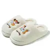 Lindas pantuflas de invierno para mujer con temática de perro de dibujos animados, que cuentan con una suela gruesa, afelpada y suave, y un diseño antideslizante, perfectas para uso en interiores y para añadir un toque de encanto juvenil.