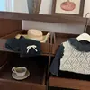 ¡NingliOriginal! Conjunto de bebé para niña estilo coreano con cuello de volantes, chaleco de punto calado, corbatín y pantalones acampanados