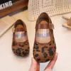 Sapatos de Couro para Meninas 2026 Primavera/Outono Novos Sapatos Individuais de Princesa Infantil Solado Macio Retro Versátil Menina Sapatos Birkenstock Mocassins
