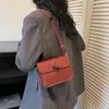 Bolsa Quadrada Pequena Elegante e Versátil para Mulheres 2026 Nova Bolsa de Ombro Retro Tendência Bolsa Transversal Simples para o Dia a Dia
