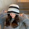 Otoño e invierno nuevo color gorro de pescador de punto a rayas cálido con protección para las orejas moda coreana versátil gorro de cubo de lana