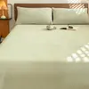 Color Sólido Invierno Coral Leche Terciopelo Cama Sábanas de Cama Pieza Única Engrosada Forrada de Felpa Colcha Estudiante Dormitorio Individual Felpa Cama Sábanas de Cama Colcha