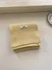 Conjunto de Dos Piezas de Bufanda y Guantes para Mujer Invierno 2025 Nuevo Blanco Tejido de Lana Engrosado Bufanda Versátil Cálida para Ropa de Trabajo