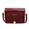 Bolsa Pequena para Mulheres Primavera e Verão Versátil 2025 Nova Moda Bolsa Transversal de Ombro com Corrente Estilo Coreano Bolsa Quadrada Pequena