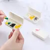 Pastillero dividido de dibujos animados, mini organizador de pastillas, caja de almacenamiento de medicamentos para viajes, pastillero portátil de tres compartimentos
