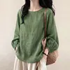 Camisa leve de algodão e linho verde com design de ombro regular, nova coleção de verão 2026 feminina, plus size, adequada para silhuetas curvilíneas, usada como peça externa, com estilo inspirado em Zen