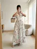 Vestido Largo Floral con Pliegues, Cintura Ajustada, Cuello en V, Mangas Abullonadas, Estilo Francés, Nuevo Estilo 2026, con Ambiente Festivo y Temperamento Elegante