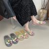 Zapatos de Gel de Nuevo Estilo para Mujer, Moda Coreana para Exteriores, Sandalias Planas de Punta Cerrada, Zapatos Transparentes con Accesorios Florales, Venta al por Mayor de Zapatos de Playa