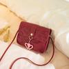 Bolsa Quadrada Pequena em Relevo Nova 2023Bolsa Feminina Exportação Bolsa Pequena Pingente Bolsa para Celular Fresca e Doce Bolsa de Ombro