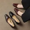 Tacones Altos de Piel de Oveja Suave para Mujer, Nuevos, Simples, Versátiles, Puntera Cuadrada Pequeña, Tacón Grueso, Boca Baja, Planos, Piel Genuina, Zapatos para Mujer de Sociedad