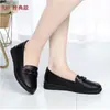 Sapatos de Couro Macio da Moda da Mamãe 2026 Nova Coleção Primavera e Outono Estilo Britânico Retro Sapatilhas Baixas Slip-On para Uso Diário