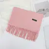 Bufanda Cálida Versátil Nueva de Otoño e Invierno Chal con Borlas de Color Sólido Estilo Pareja Bufanda Larga de Imitación Cachemir En Representación de